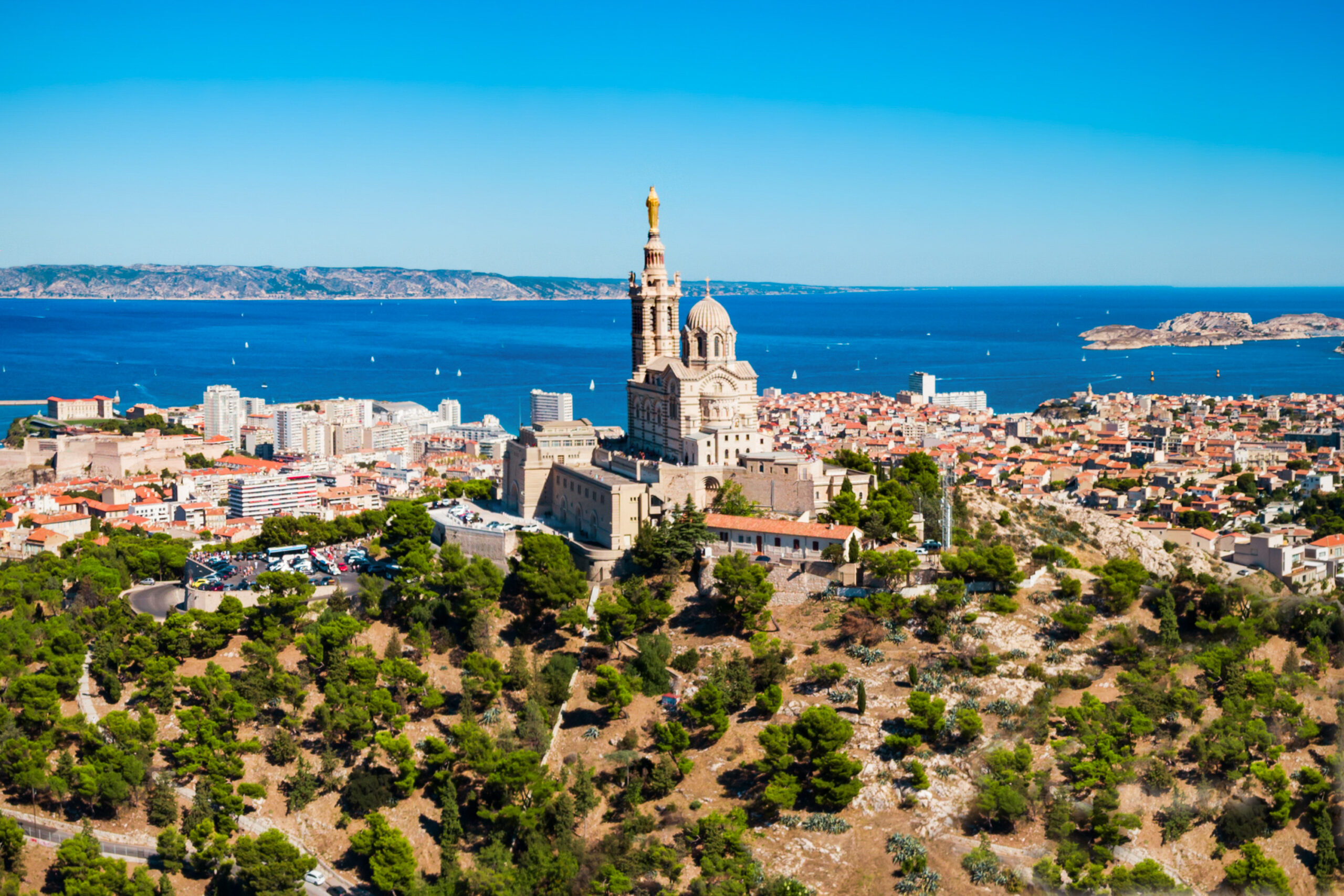Notre Dame de la Garde eller Vår Frue av Vaktens luftfoto, det er en katolsk kirke i Marseille by i Frankrike. Foto