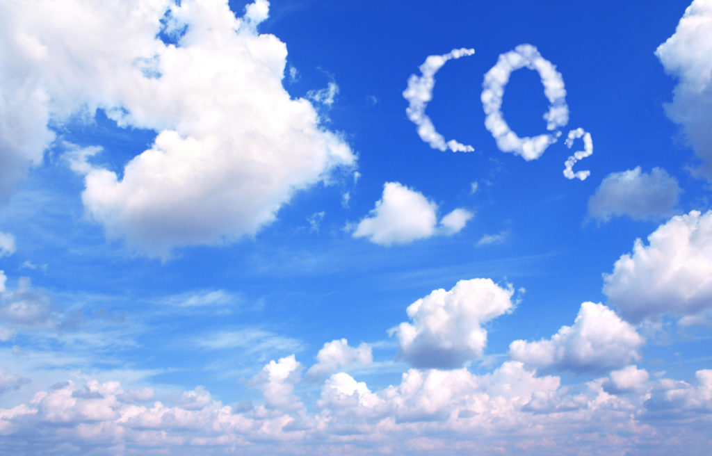 Himmel med CO2-symbol